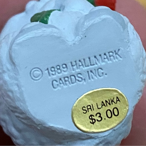 Vintage 1989 Hallmark Bluish Plastic Cat Holding Rose Flower Mini Figurine - Picture 7 of 9